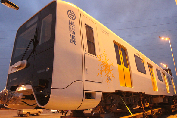 國內首列耐高寒地鐵車運抵哈爾濱