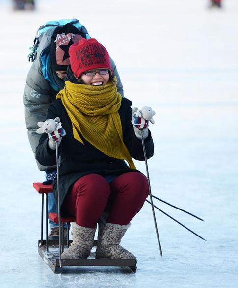哈爾濱：數九寒天戲冰雪