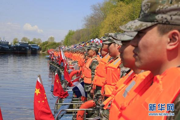 龍江水兵巡江開進(jìn)