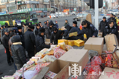 哈爾濱市香坊區整治春節前市場秩序 收繳6車“燒紙”