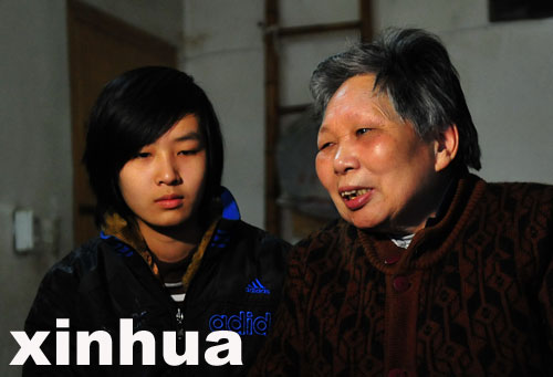 “保姆奶奶”情傳四方 網(wǎng)絡(luò)內(nèi)外愛心潮涌