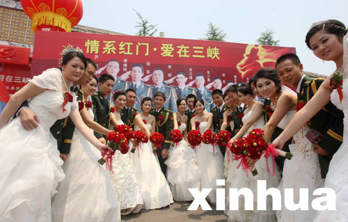 湖北宜昌消防為11對新人舉辦集體婚禮