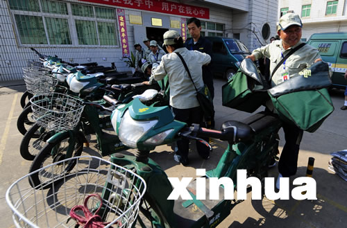 “火爐”武漢高溫目擊:熱浪滾滾鄉郵路