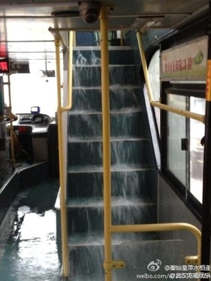 武漢遭暴雨襲擊 “海景”隨處可見市民再“看海”