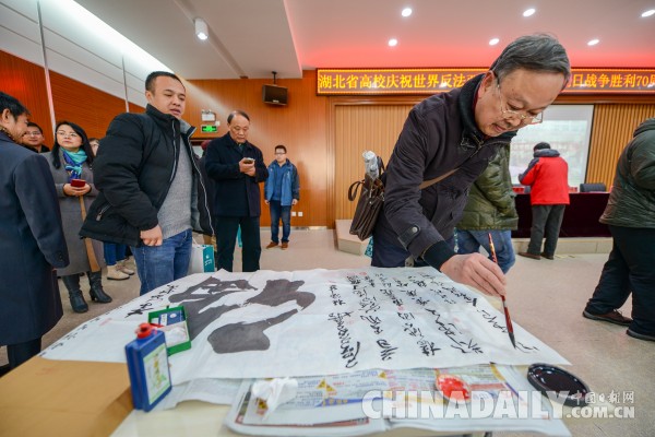 武漢工程科技學院舉辦書法篆刻作品展