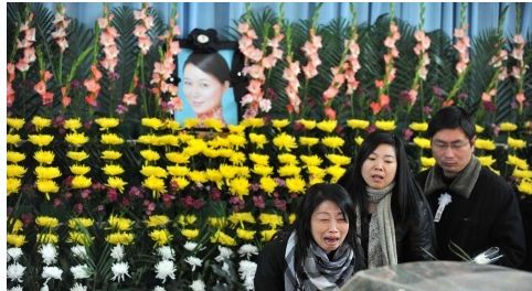 湖北最美80后花季女兒“經得起老爸一拜”