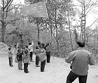 「身邊的感動(dòng)」秦嶺深處，二胡奏響國(guó)歌