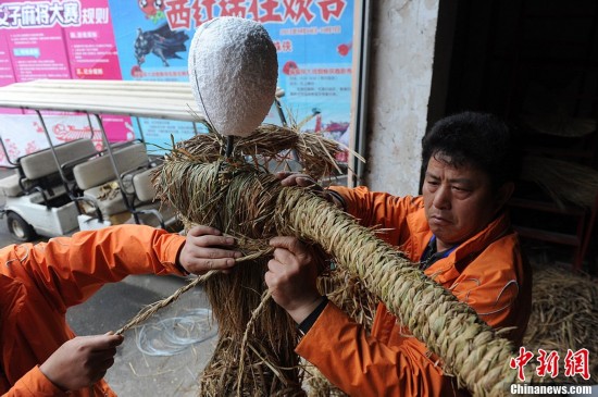 長沙舉辦稻草人藝術節 千款創意稻草人亮相