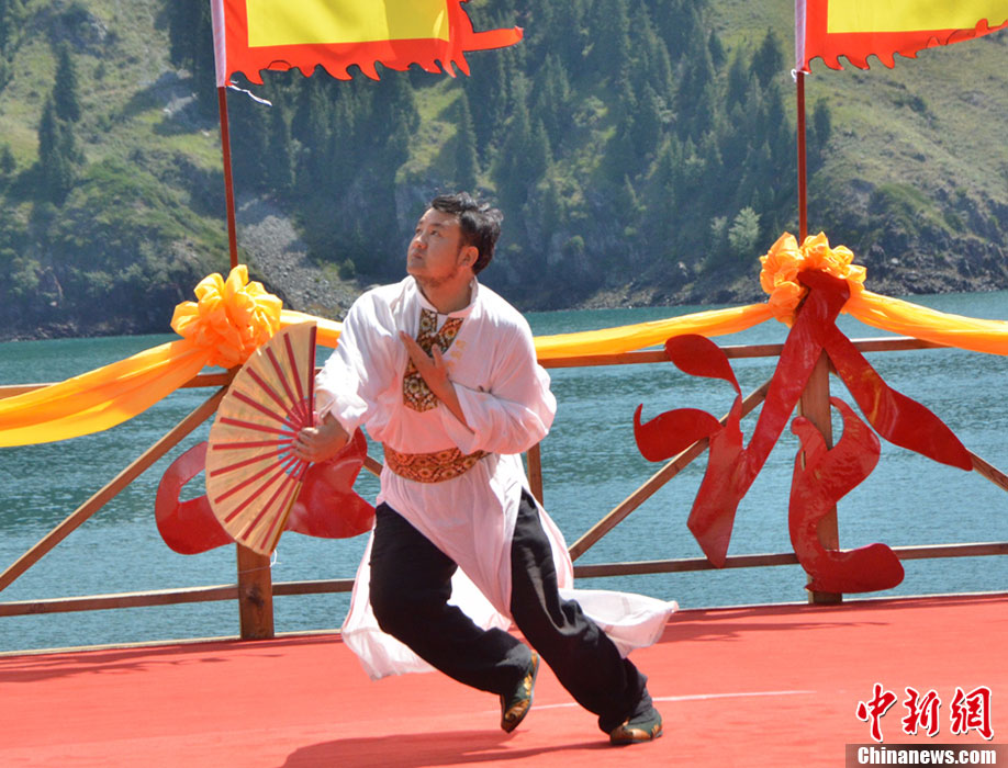 天山武林大會(huì)表演不“對打” 觀眾失望：似老人晨練