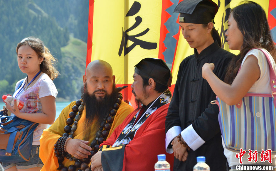 天山武林大會表演不“對打” 觀眾失望：似老人晨練