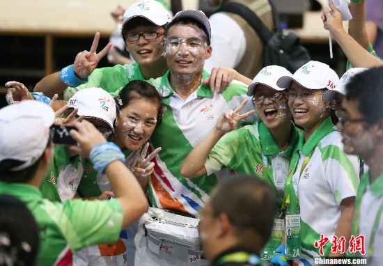 南京亞青會(huì)閉幕式上演青春音樂大狂歡（圖）