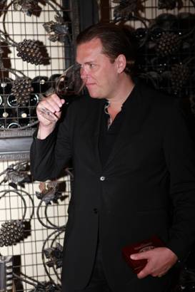 中國葡萄酒業(yè)巨頭上演“西行漫記”