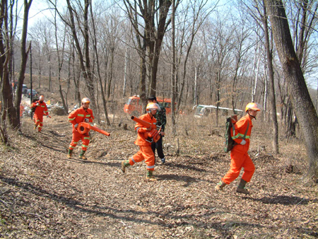 紅石林業(yè)局開展森林防火實戰(zhàn)練兵