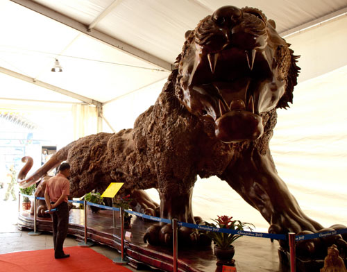 天價木雕獅虎亮相東北亞博覽會