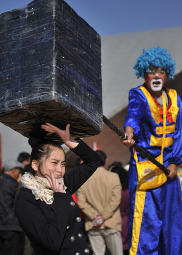 長影世紀城上演“滑稽狂歡節”