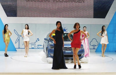 汽博直通車：車輛停放有規(guī)矩　優(yōu)質(zhì)服務踐于行　8條公交線路通展會