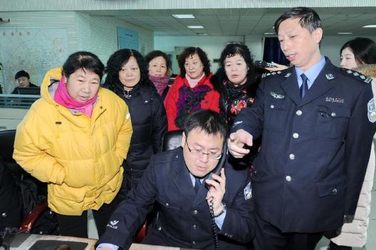 長(zhǎng)春：市民參觀110報(bào)警指揮中心