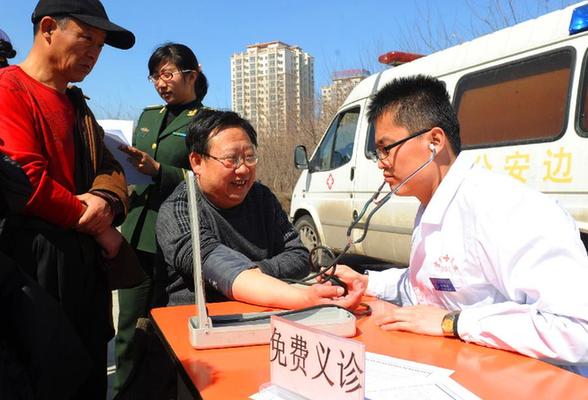 長春：愛心義診進社區(qū)