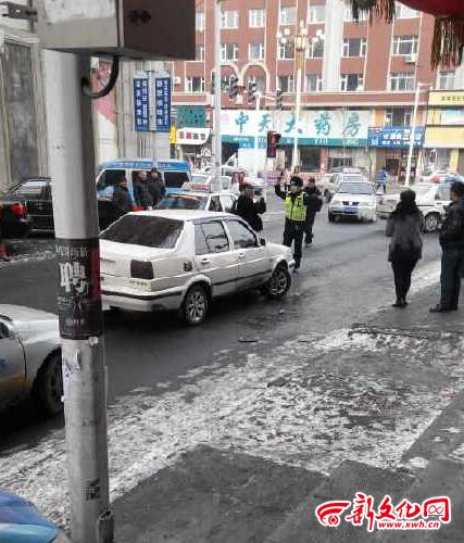 公主嶺無(wú)牌車不聽勸說(shuō)還要啟動(dòng) 交警舉槍震攝