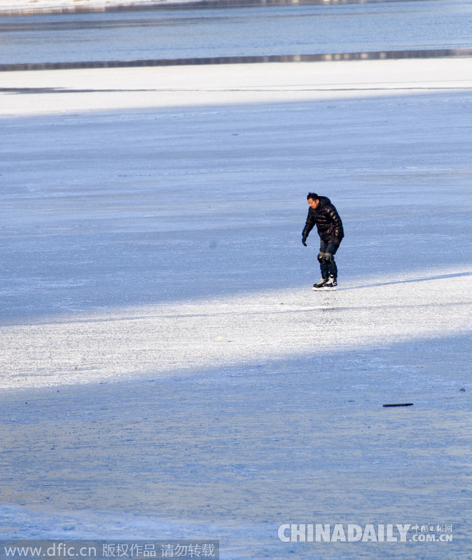 吉林松花江臨江門段江面封凍