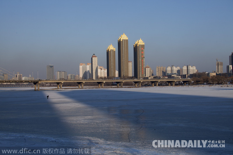 吉林松花江臨江門段江面封凍