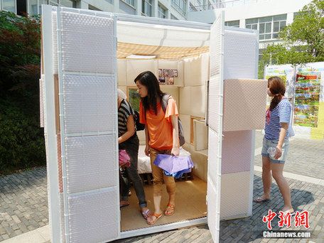 南京女大學(xué)生設(shè)計環(huán)保“便攜式蝸居”（圖）