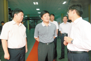 推動開發(fā)區(qū)建設(shè)再上新臺階