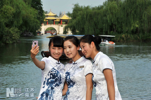 揚州瘦西湖導(dǎo)游秀清涼新裝