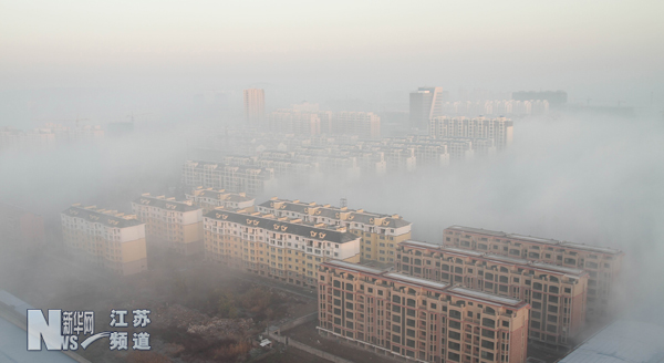 江蘇省盱眙縣城區出現平流霧奇觀