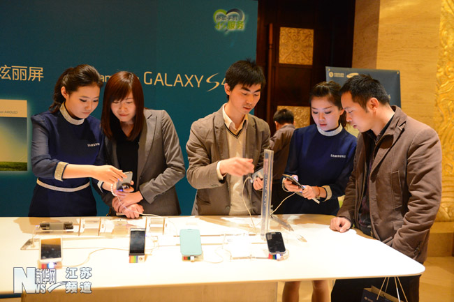江蘇移動與三星聯合發布定制版GALAXY S4
