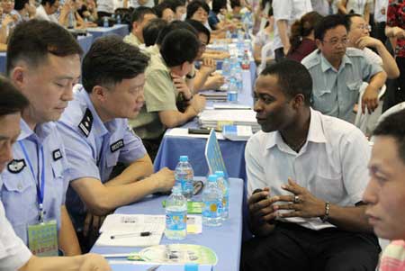 中國日報記者專訪南通市委常委、紀委書記莊中秋