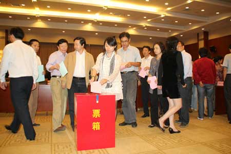 南通舉行政風(fēng)行風(fēng)質(zhì)詢評議會 多部門現(xiàn)場接受評議