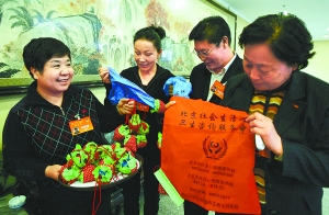 自制環(huán)保袋送委員