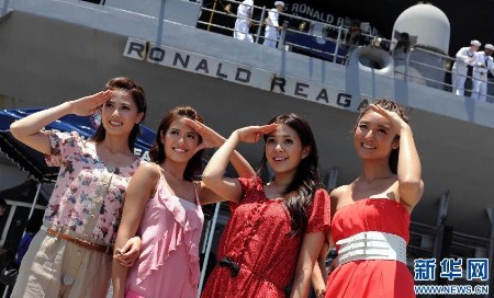 美航母里根號戰斗群訪港 香港小姐登艦參觀