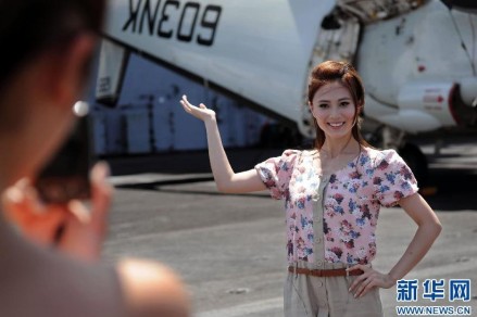 美航母里根號戰斗群訪港 香港小姐登艦參觀