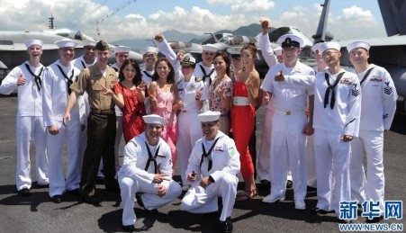 美航母里根號戰斗群訪港 香港小姐登艦參觀