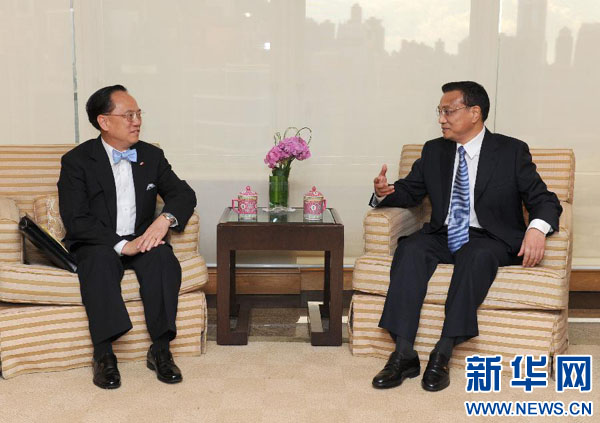 李克強(qiáng)會(huì)見香港特別行政區(qū)行政長官曾蔭權(quán)