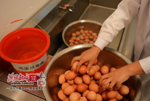 記者全程跟蹤三萬(wàn)英尺上航空餐制作流程