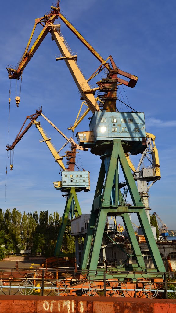 帝國(guó)的衰落：曾造出遼寧艦的造船廠如今雜草叢生