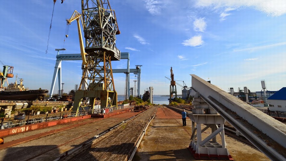 帝國(guó)的衰落：曾造出遼寧艦的造船廠如今雜草叢生