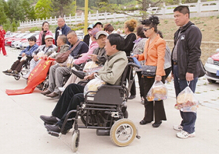 本溪：黨員誠信車隊(duì)堅(jiān)持愛心助殘13年（圖）