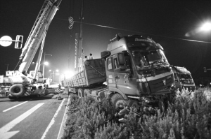 沈陽：70噸大貨壓扁電動三輪 兩人死亡（圖）