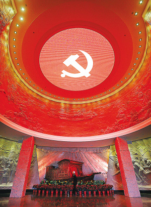 海南省黨政代表團重溫紅船歷史 回顧黨的光輝