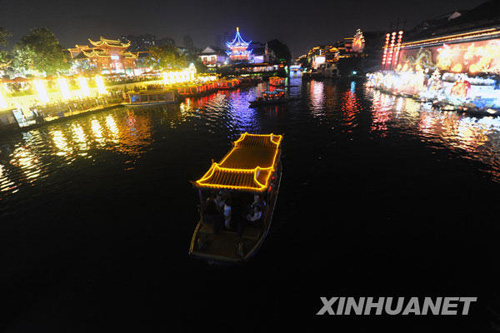 槳聲燈影新秦淮