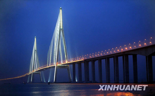 長江天塹隔不斷 千里江蘇一日還