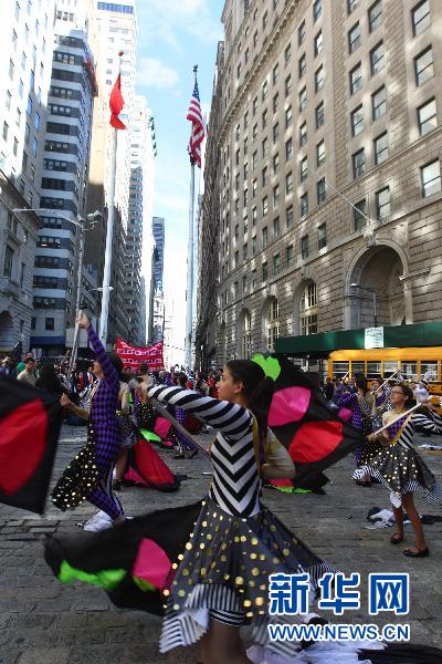 紐約華爾街升五星紅旗慶中國國慶