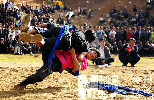 “火把之鄉”布拖歡慶彝族火把節