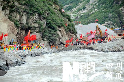 中斷16天的汶川生命線全面通車