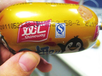 雙匯火腿腸未過(guò)保質(zhì)期已發(fā)臭 欲兩萬(wàn)元封口