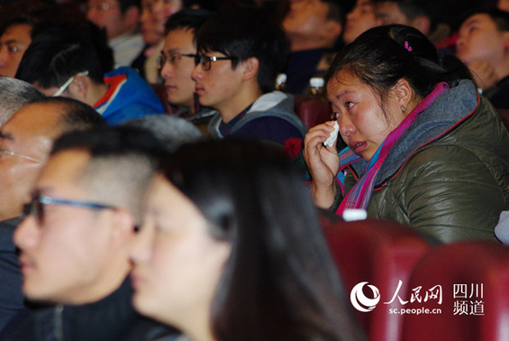 記者講述四川藏區一線電力工人背后故事 觀眾感動流淚